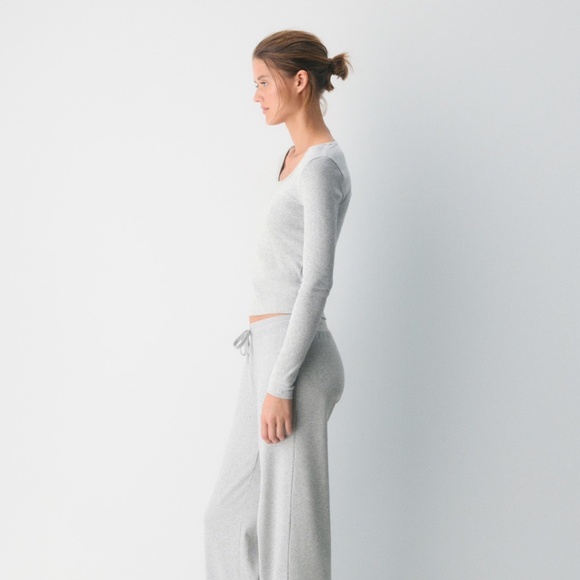 Aritizia HomeStretch™ Rib Scoopneck Longsleeve - Picture 4 of 10